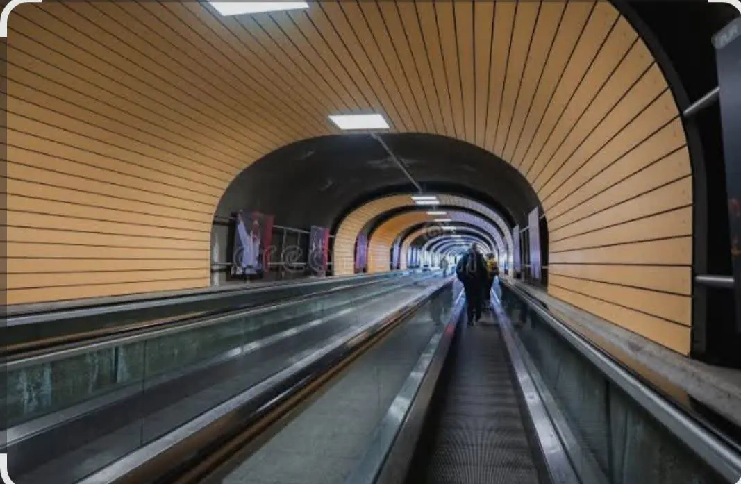 پیاده راه برقی مترو