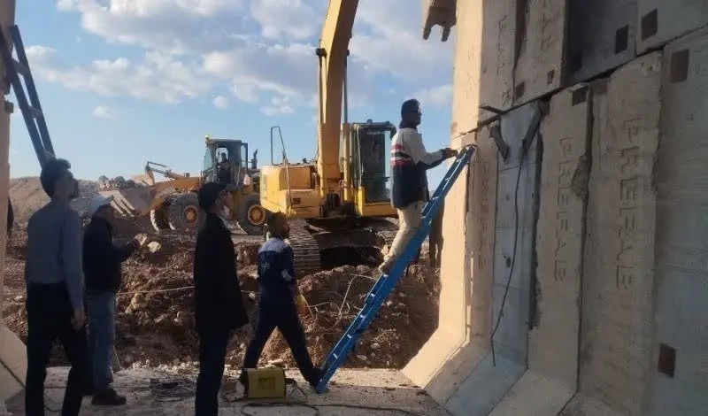 بازسازی پل های ریلی پس از حمله دشمن در جنوب