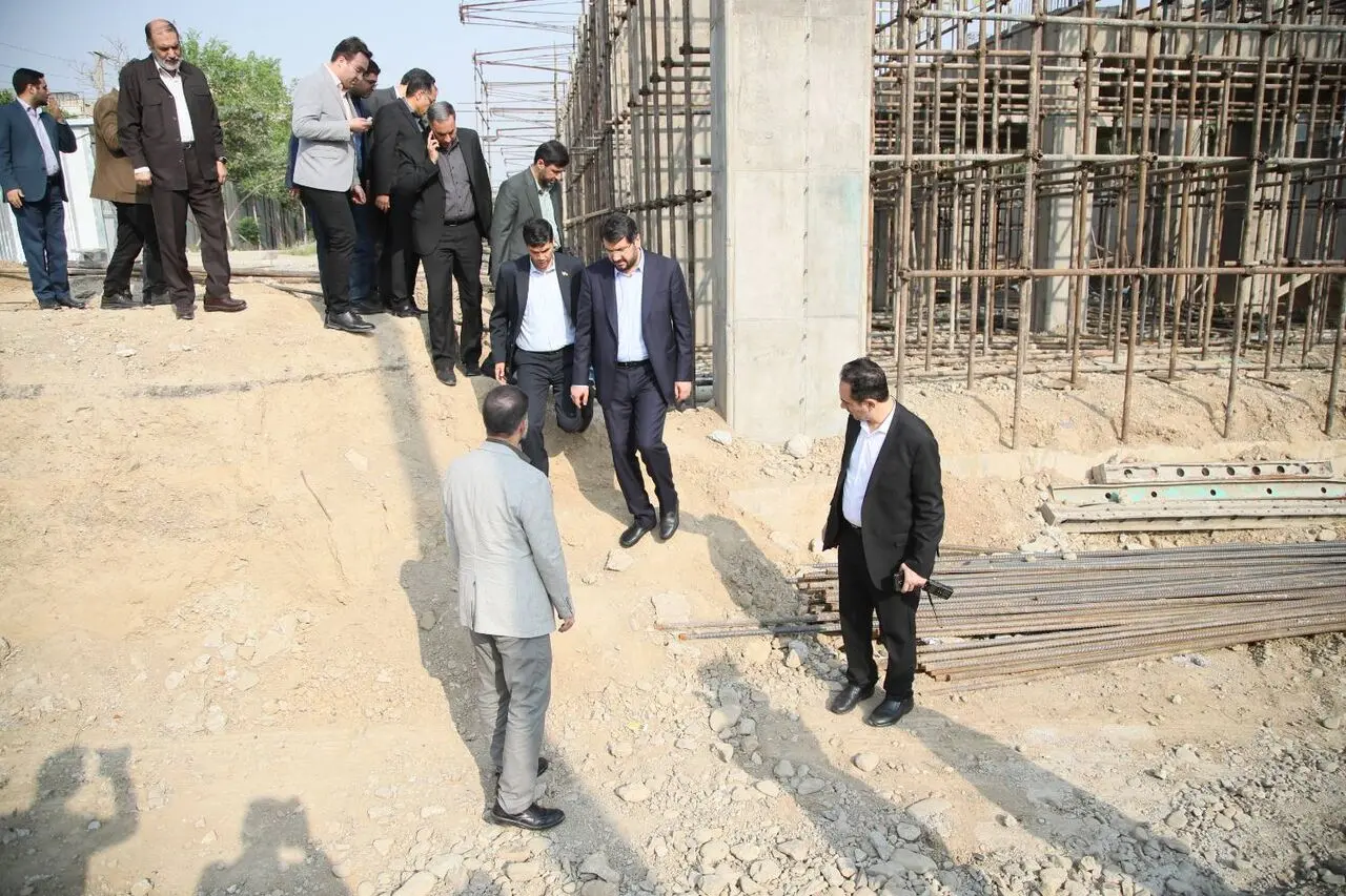 بازدید وزیر راه و شهرسازی از مسیر عبور خط ریلی تهران 3