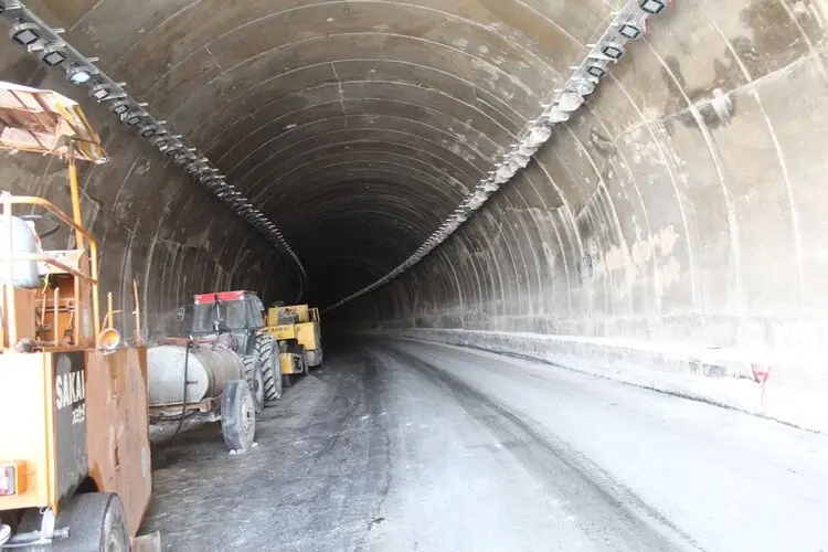 گزارش تصویری آخرین مراحل اجرایی تونل کبیر کوه5