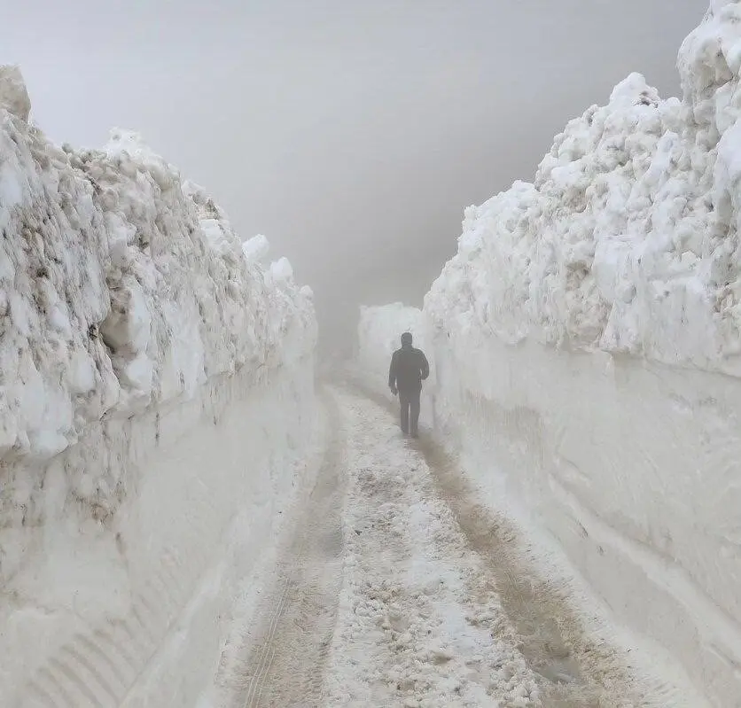 جاده روستای بالان کلیبر - ارتفاع بارش برف