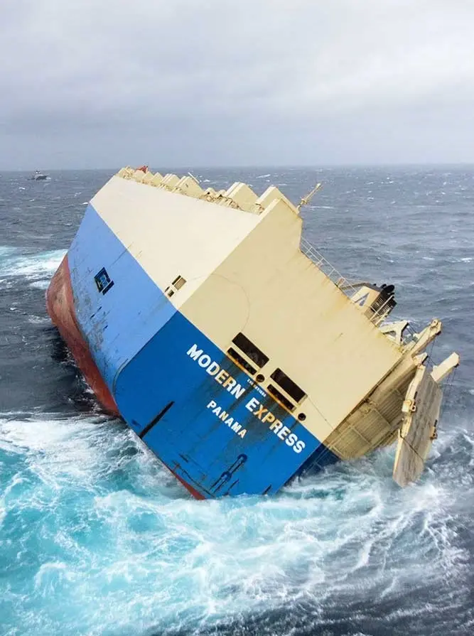 غرق شدن کشتی مدرن اکسپرس