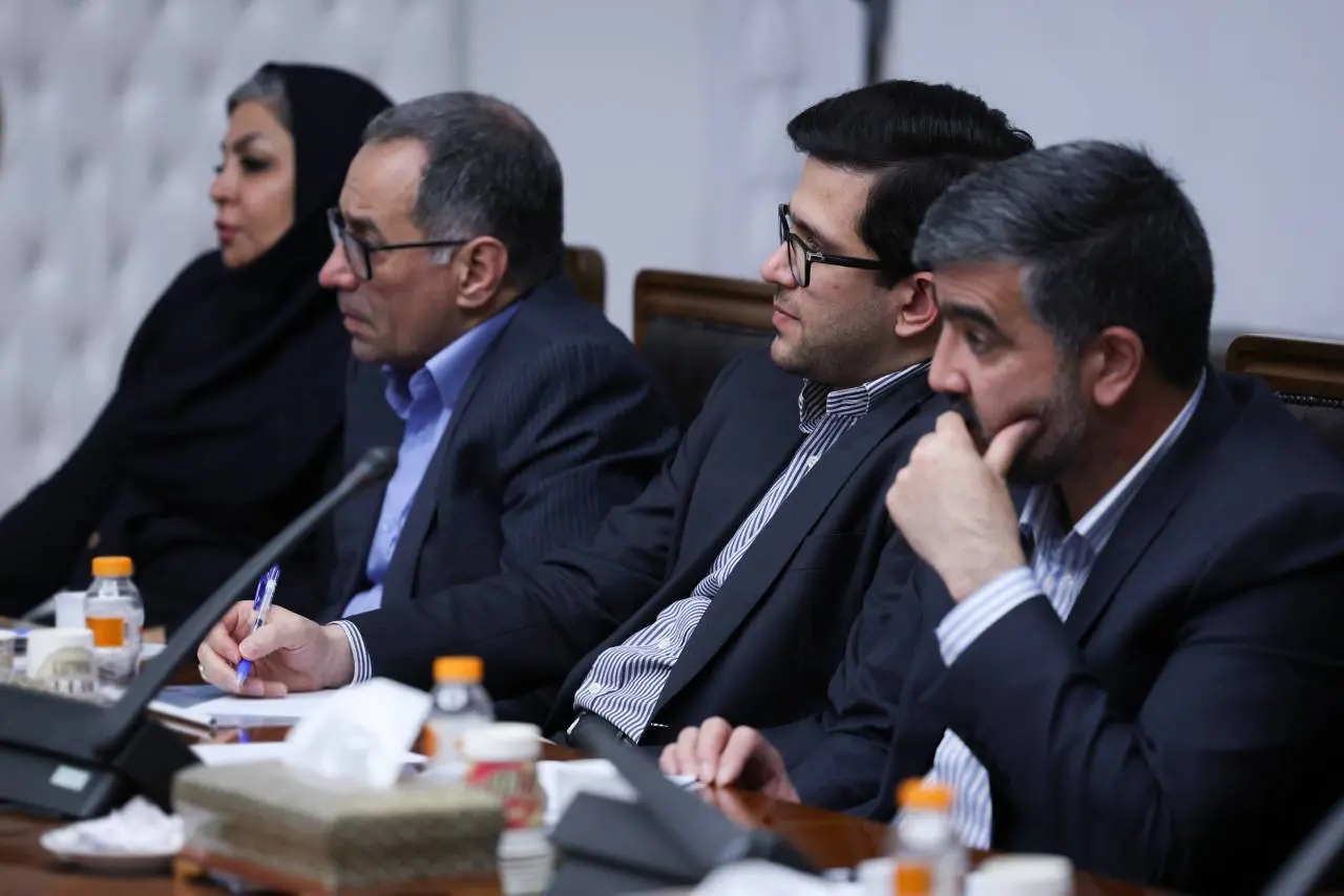 نشست نمایندگان اصناف و تشکلهای حمل و نقل جادهای کشور با رئیس جمهور پزشکیان (4)
