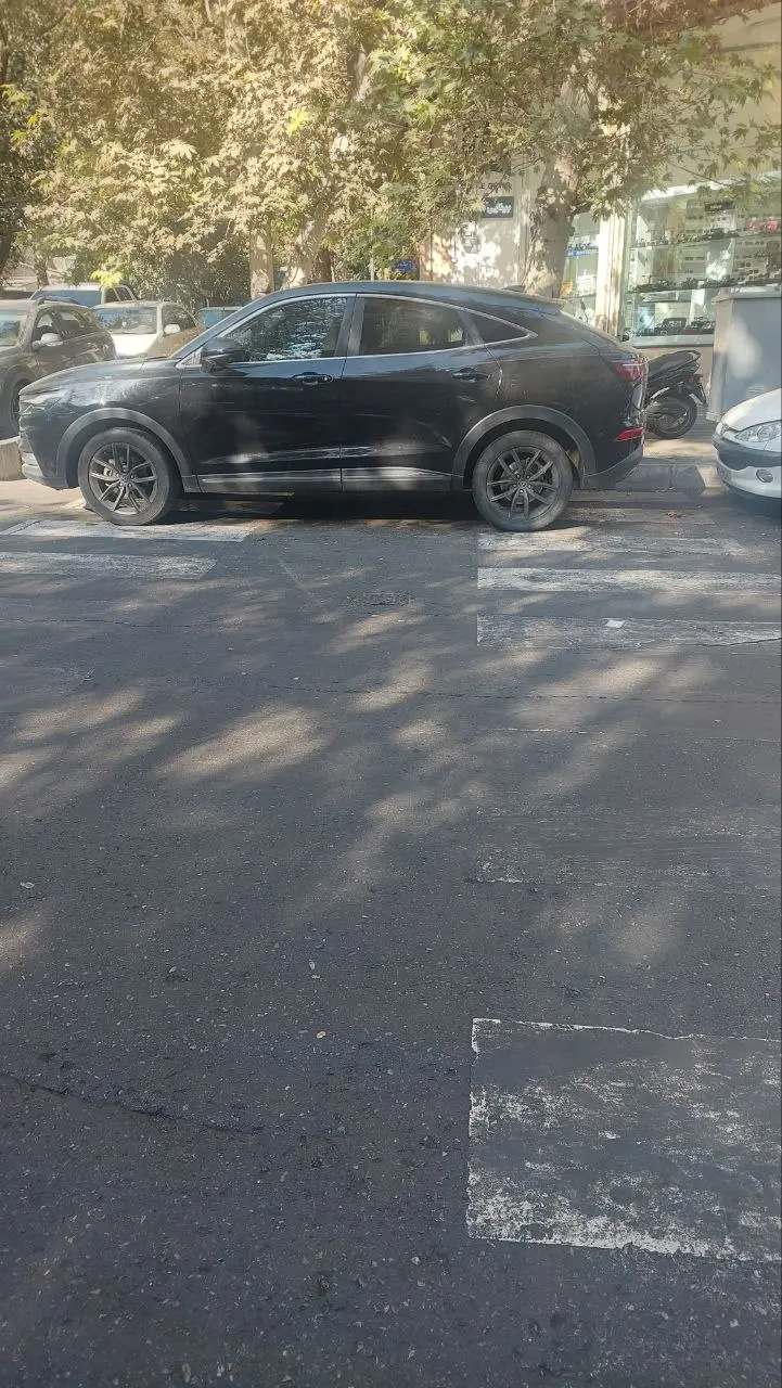 کمرنگ شدن خط عابر پیاده