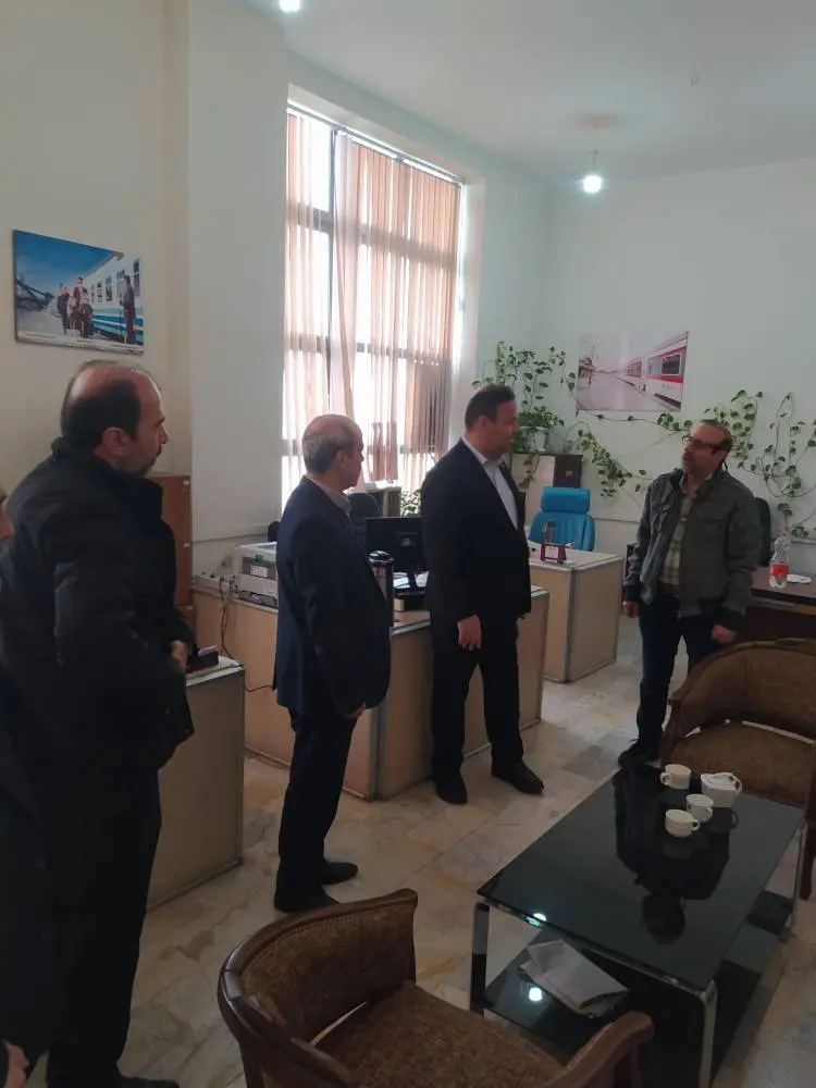 بازدید کریمی از راه آهن