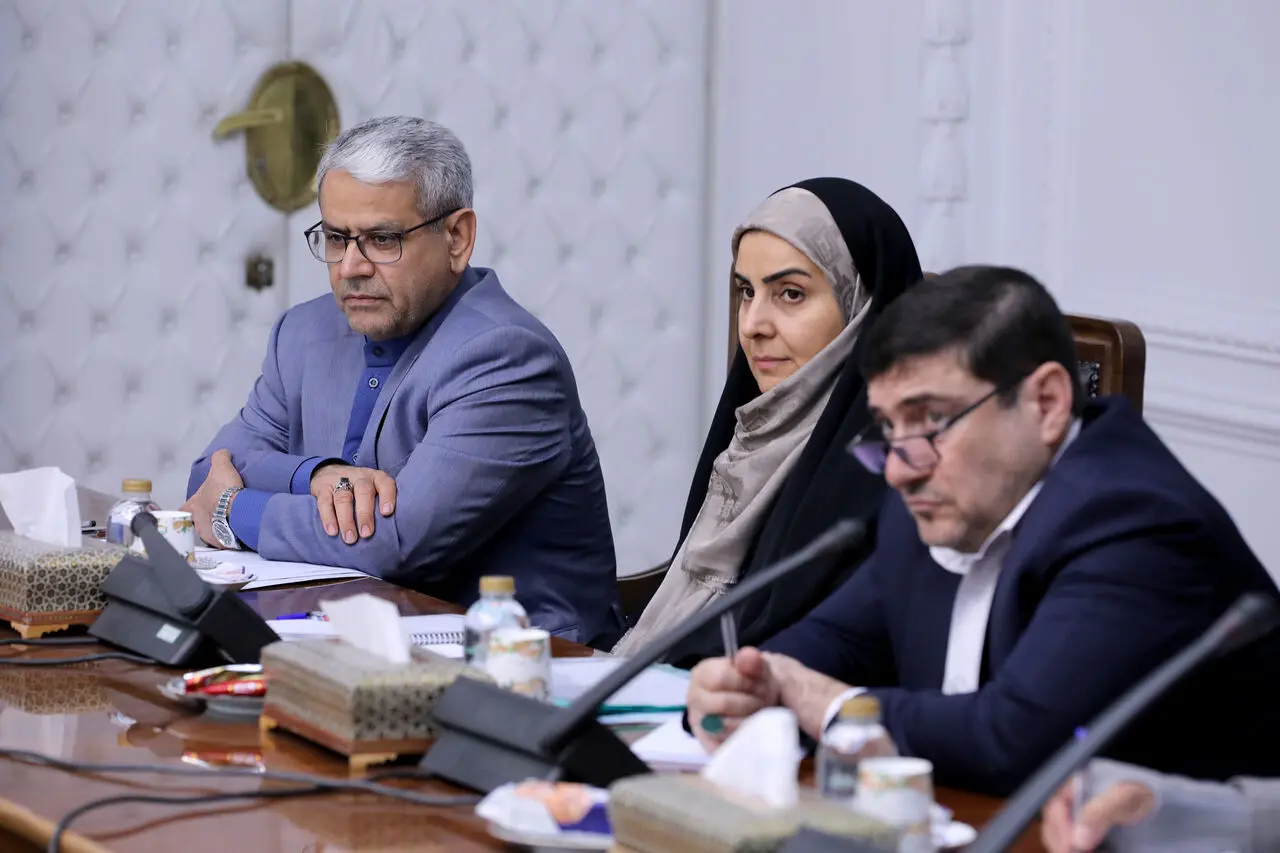 گزارش تصویری جلسه تحلیل طرح های توسعه دریا محور با حضور رئیس جمهور و وزیر راه و شهرسازی