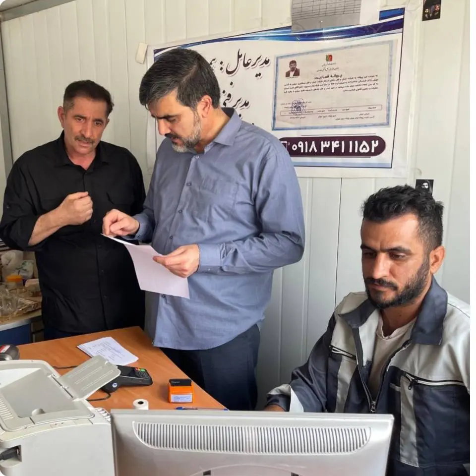 بازدید اکبری از شرکت های حمل ونقل مهران