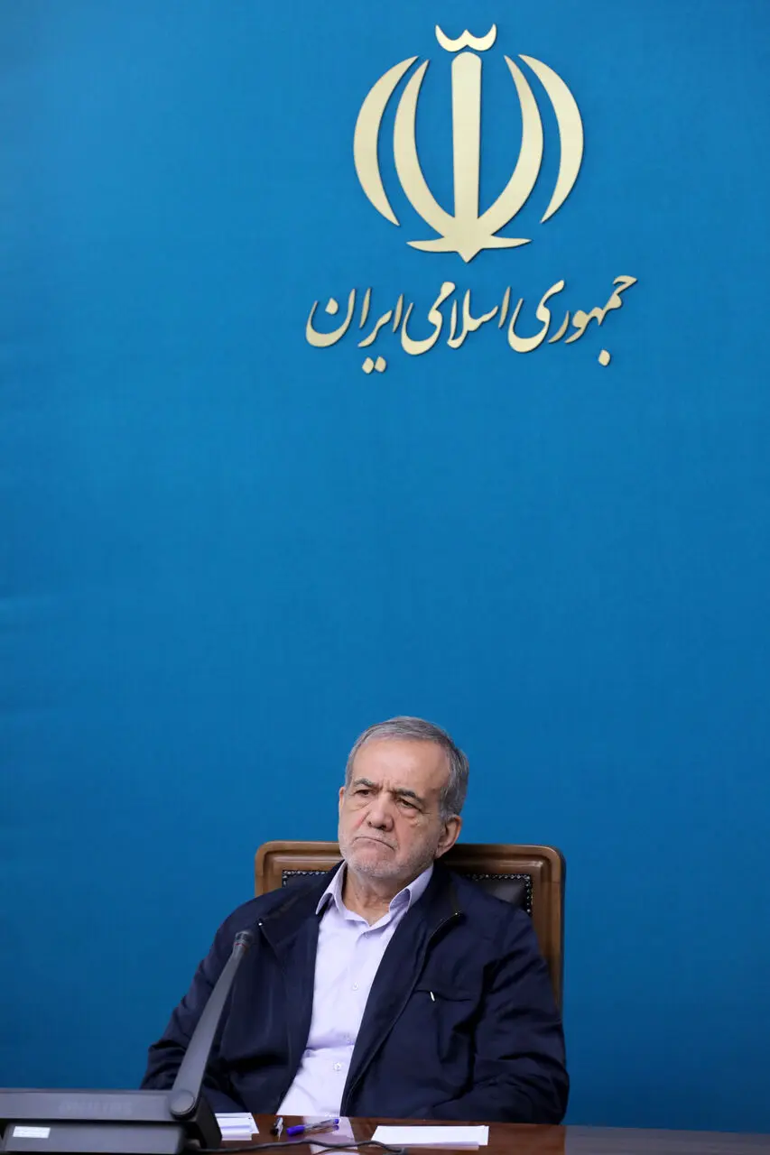 گزارش تصویری جلسه تحلیل طرح های توسعه دریا محور با حضور رئیس جمهور و وزیر راه و شهرسازی