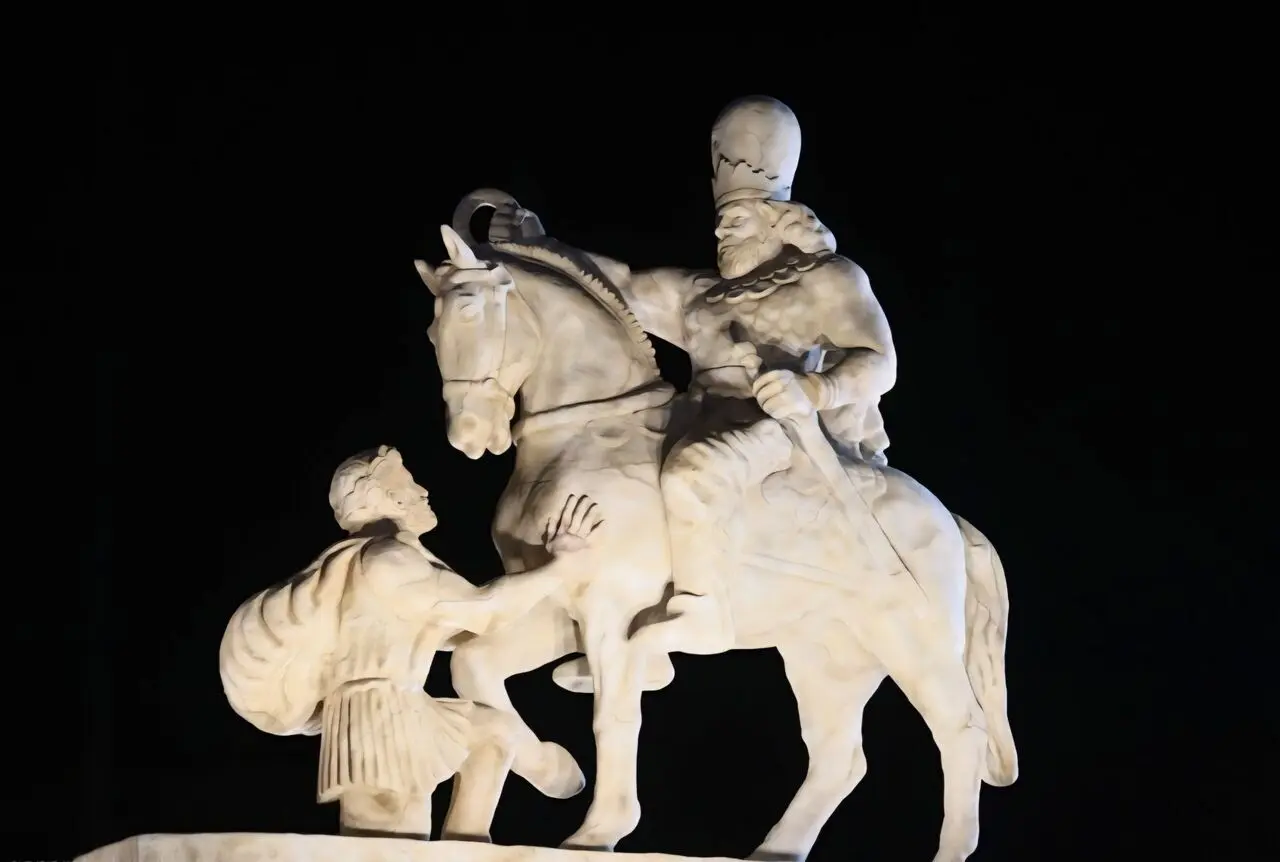 مجسمه والرین نصب شده در تهران