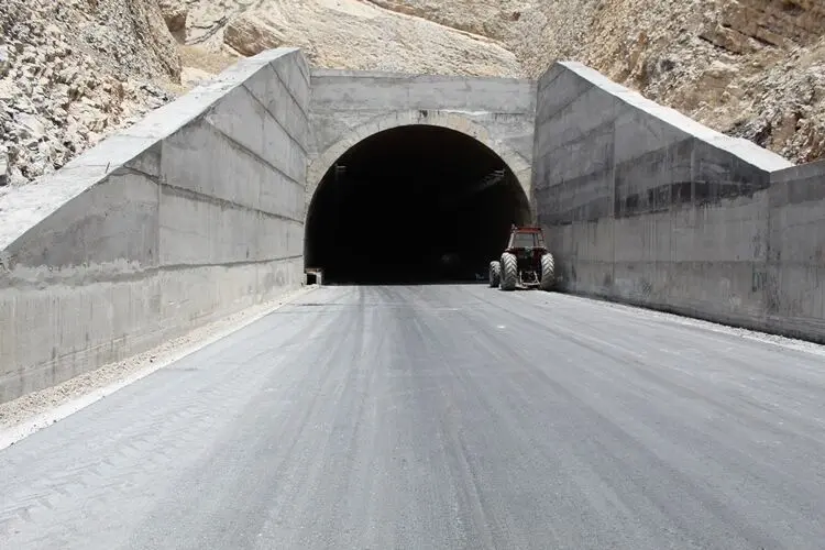 گزارش تصویری آخرین مراحل اجرایی تونل کبیر کوه1
