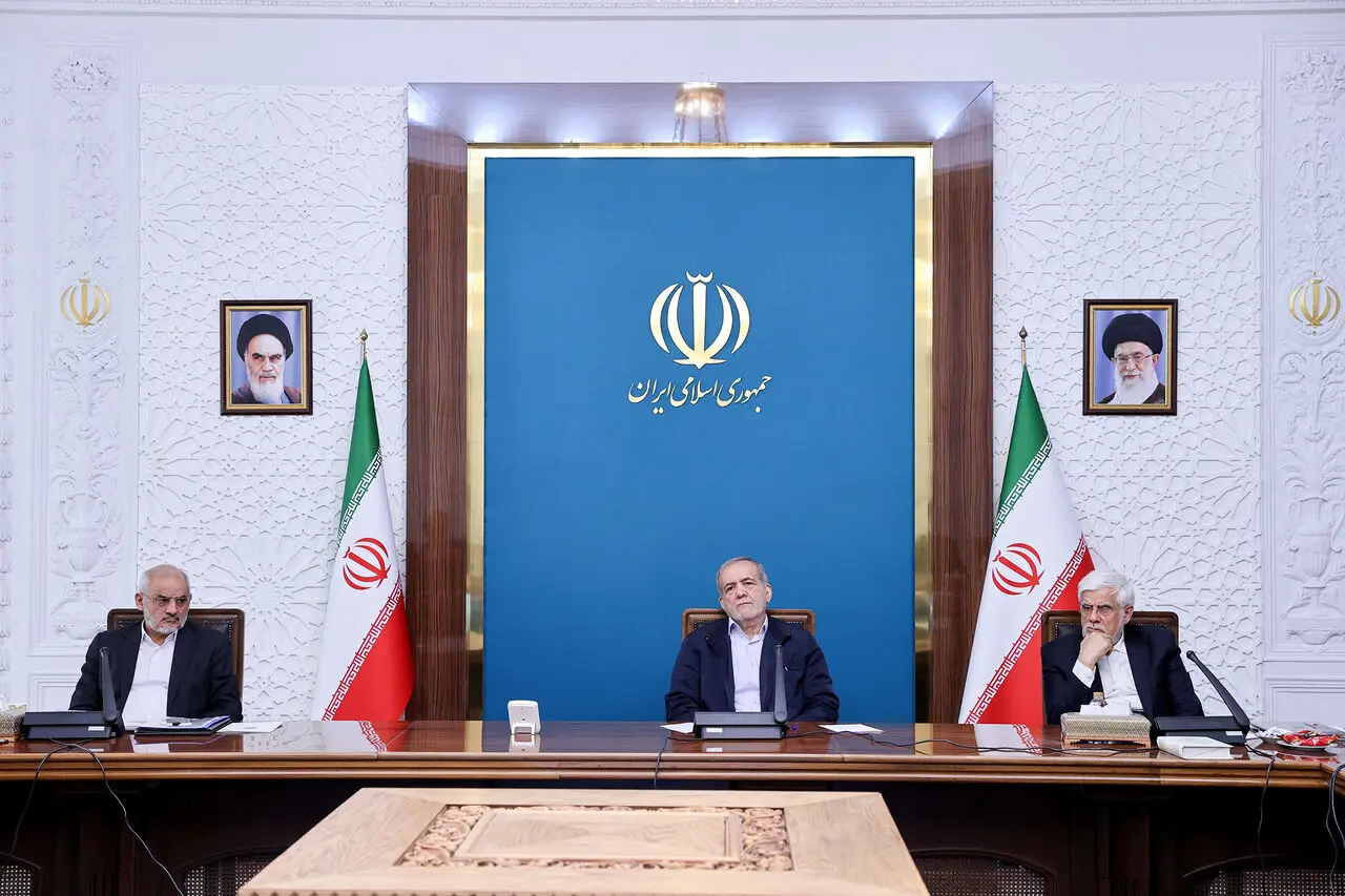 گزارش تصویری جلسه تحلیل طرح های توسعه دریا محور با حضور رئیس جمهور و وزیر راه و شهرسازی