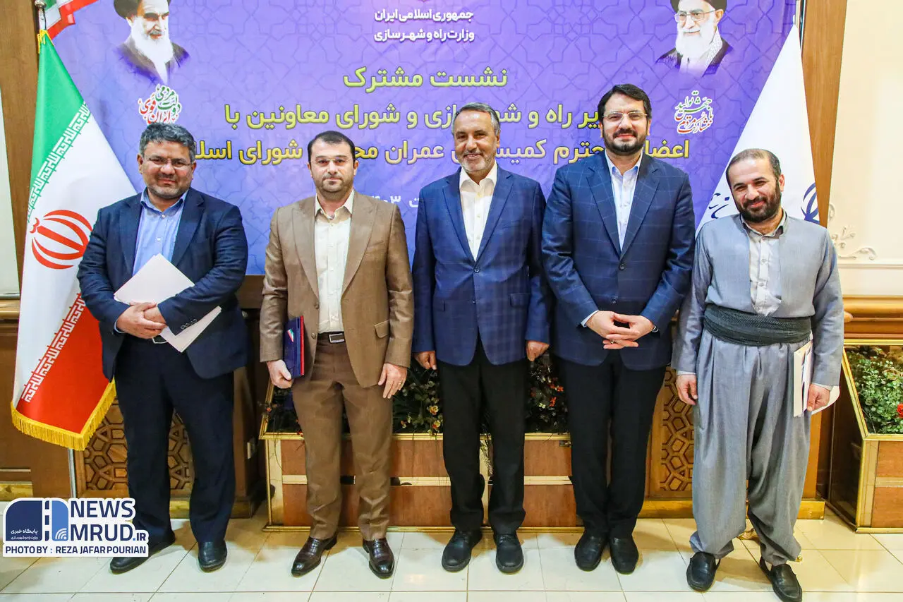 نشست مشترک وزیر راه و شهرسازی با اعضای کمیسیون عمران مجلس شورای اسلامی 22