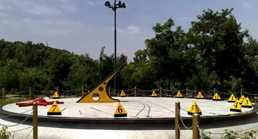 ساعت آفتابی پارک ائل گلی