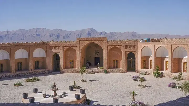 کاروانسرای هشت ضلعی امین آباد