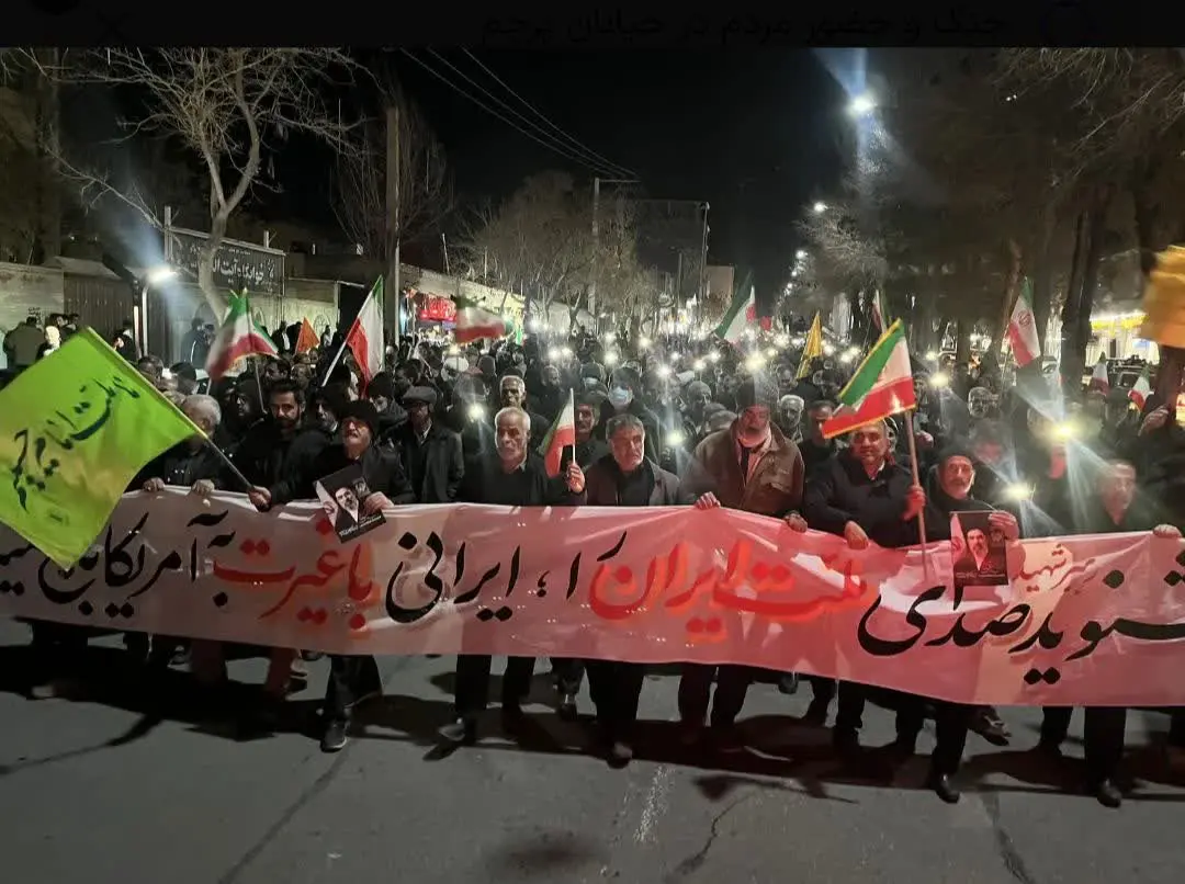 تجمع مردم در حمایت از رهبر و شهدای جنگ رمضان