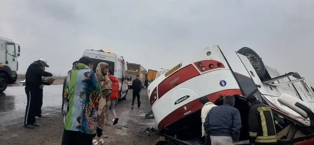 واژگونی اتوبوس مسافربری در کمربندی یزد