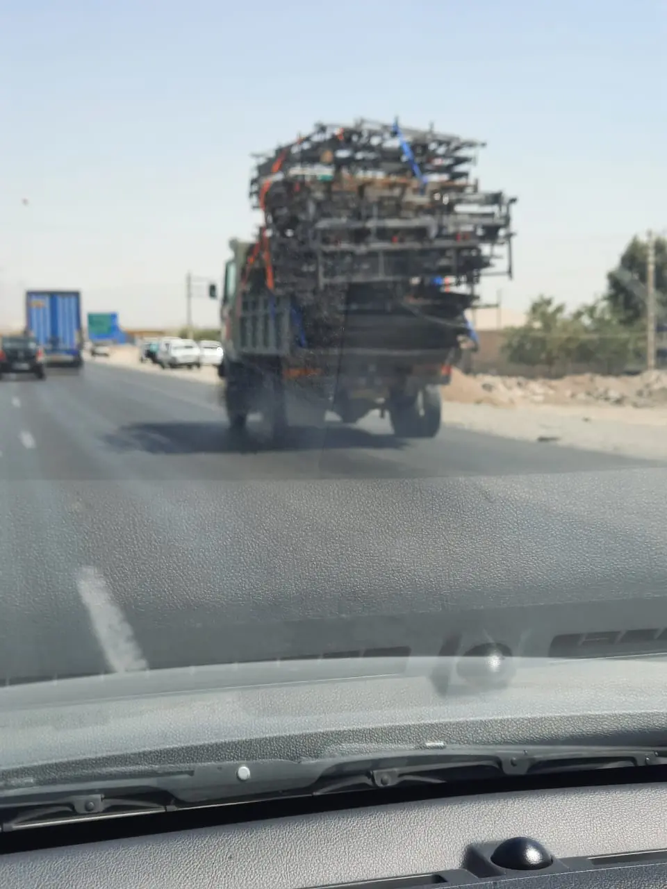 حمل غیرمجاز بار با کامیون