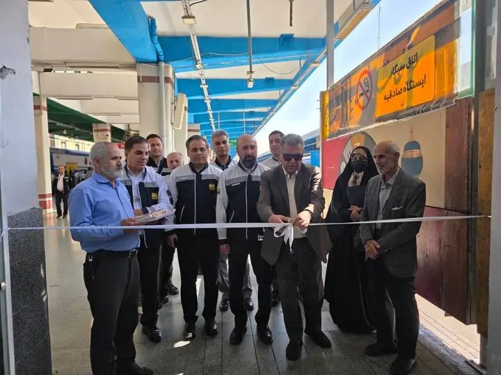 اتاق سیگار مترو صادقیه