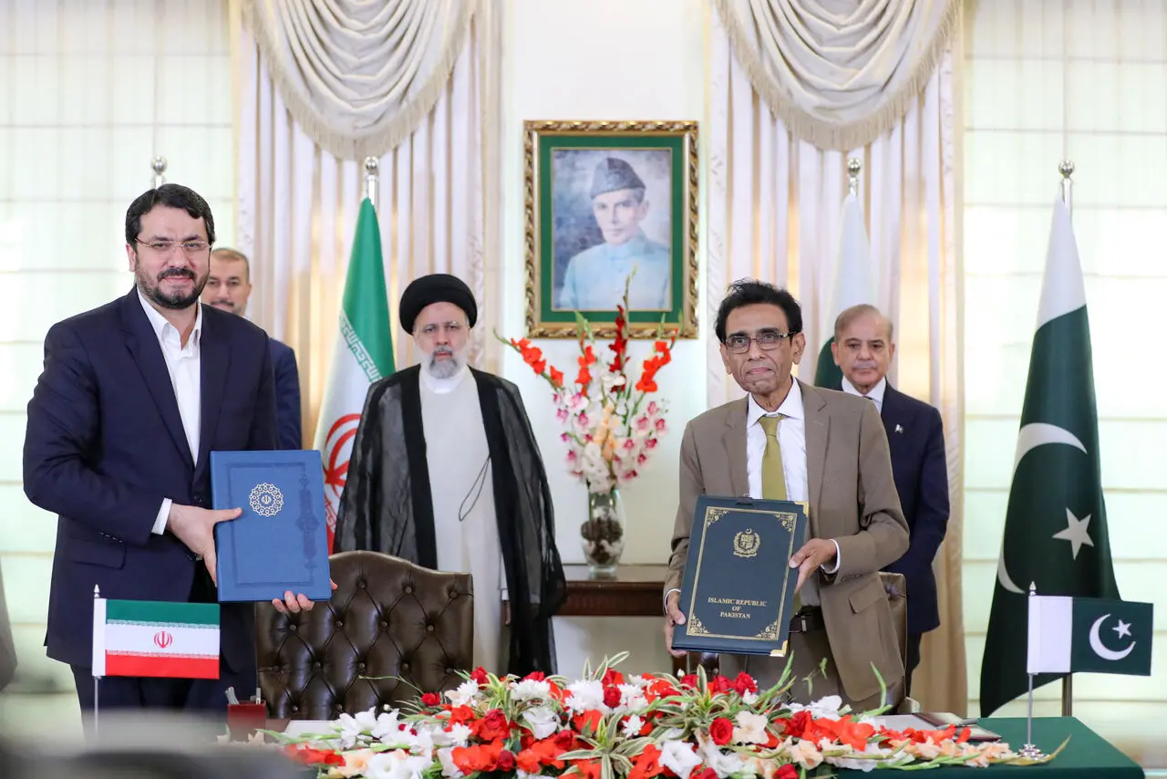 مهرداد بذرپاش در کمیسیون توسعه پایانه‌های مرزی و افزایش پروازها میان ایران و پاکستان 1