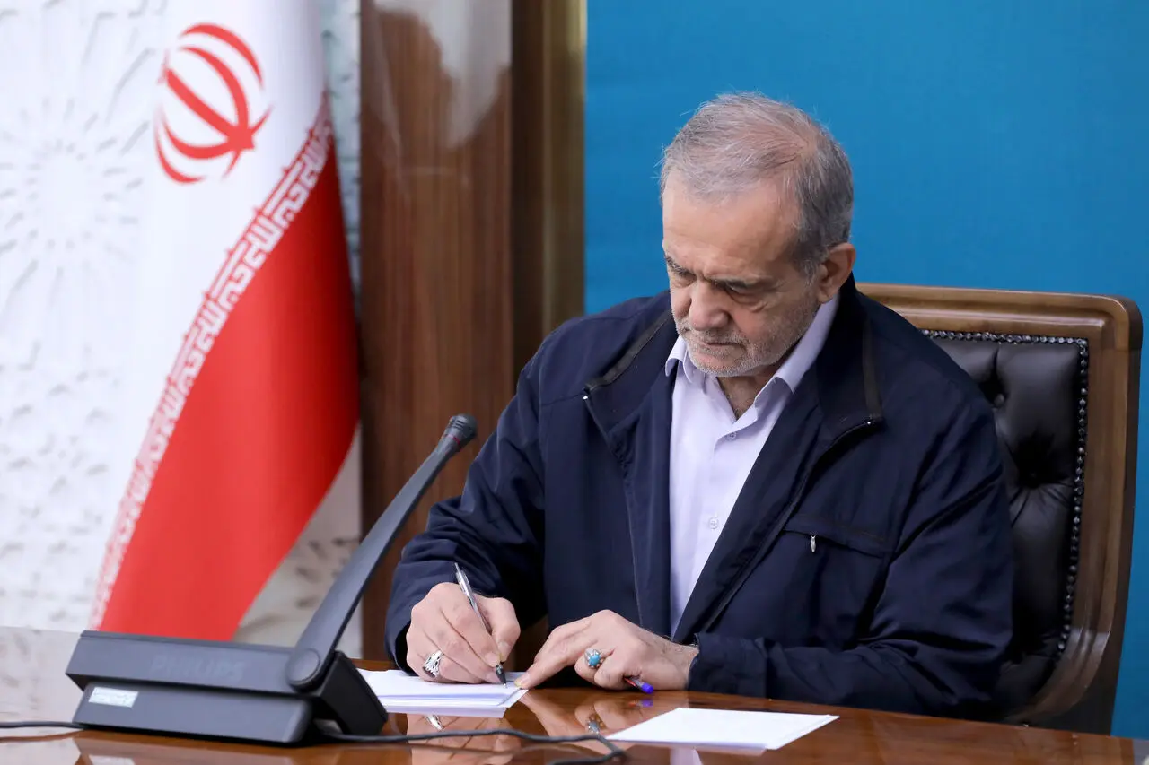 گزارش تصویری جلسه تحلیل طرح های توسعه دریا محور با حضور رئیس جمهور و وزیر راه و شهرسازی