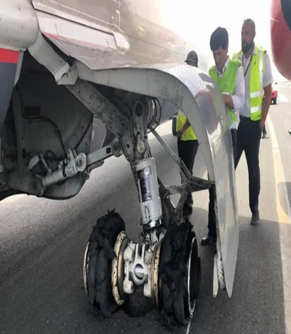 ترکیدگی لاستیک هواپیمای بابک زنجانی در فرودگاه عمان