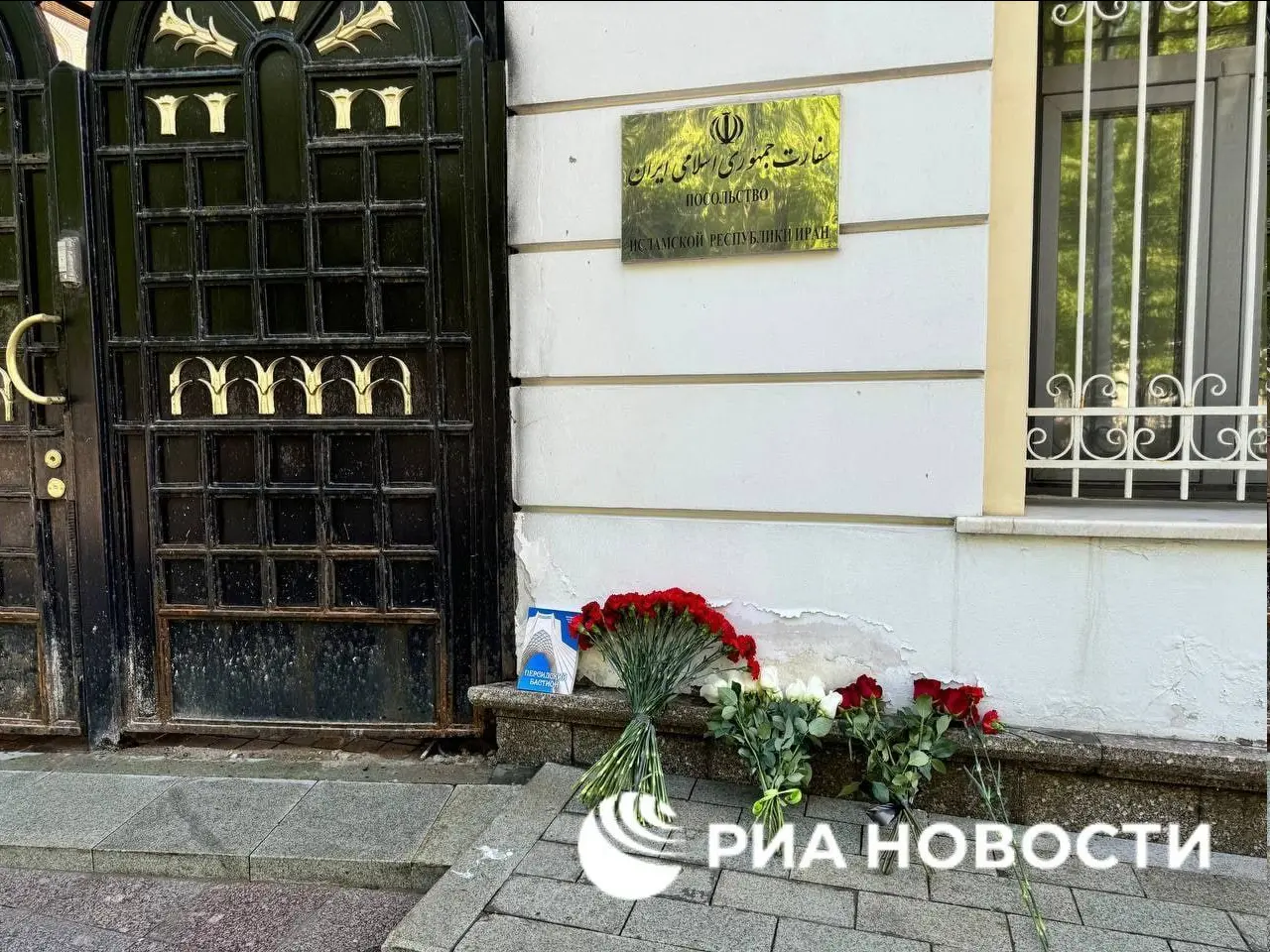 نیمه افراشته شدن پرچم سفارت ایران در مسکو1