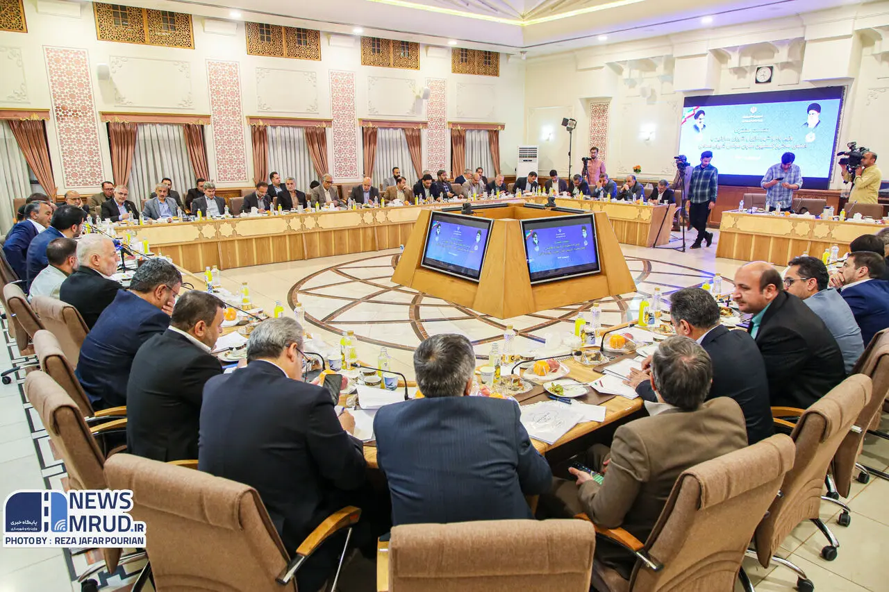 نشست مشترک وزیر راه و شهرسازی با اعضای کمیسیون عمران مجلس شورای اسلامی 18