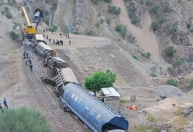 حادثه قطار باری در خط لرستان 23 اردیبهشت