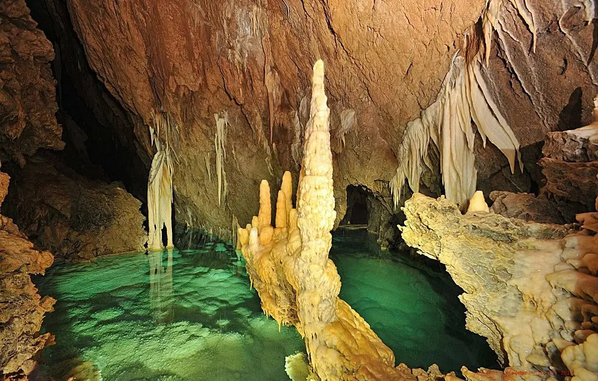 غار ویترنیکا، بوسنی و هرزگوین