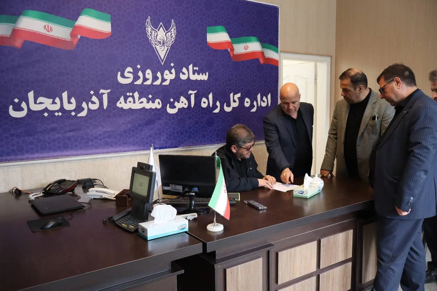 بازدید مدیرعامل راه آهن از محل جنایت دشمن در ایستگاه تبریز