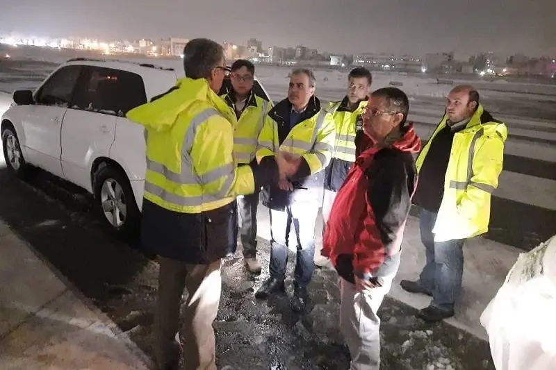 بارش برف و عملیات زمستانی در فرودگاه بین‌المللی مهرآباد تهران