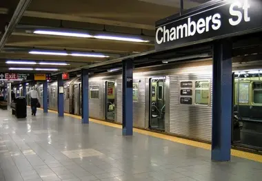 فیلم| چالش توپ فوتبال در متروی نیویورک!