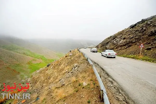  تلاش راهداران برای بازگشایی جاده گنجنامه-تویسرکان