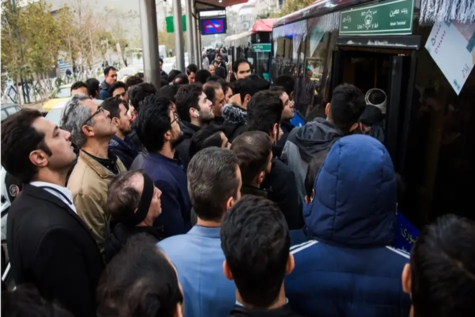 ازدحام در ایستگاه های اتوبوس تصویری از ناپایداری مدیریت شهری است
