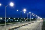 نصب سامانه های روشنایی و چراغ های چشمک زن در طول راه های استان قم 