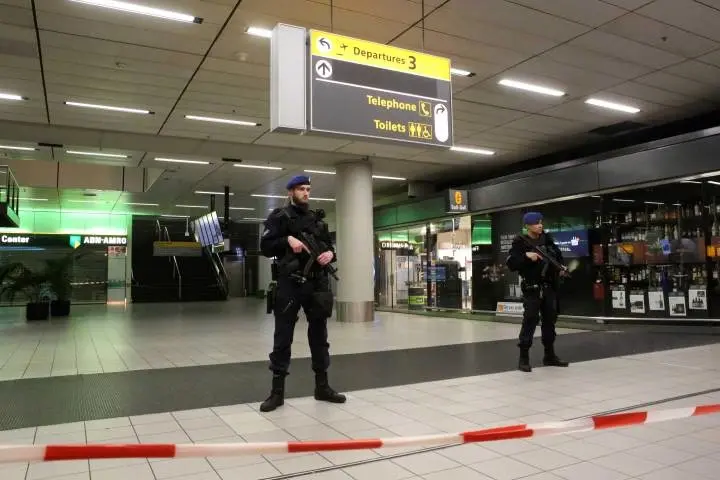 Man detained after bomb threat at Amsterdam Schiphol airport on New Year’s Eve