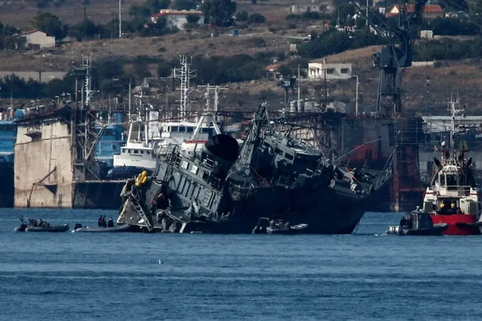 Containership Maersk Launceston and Greek Minesweeper Collide Off Piraeus