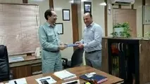 اهداء لوح تقدیر به مدیر بخش خدمات صنعتی شرکت فولاد خوزستان
