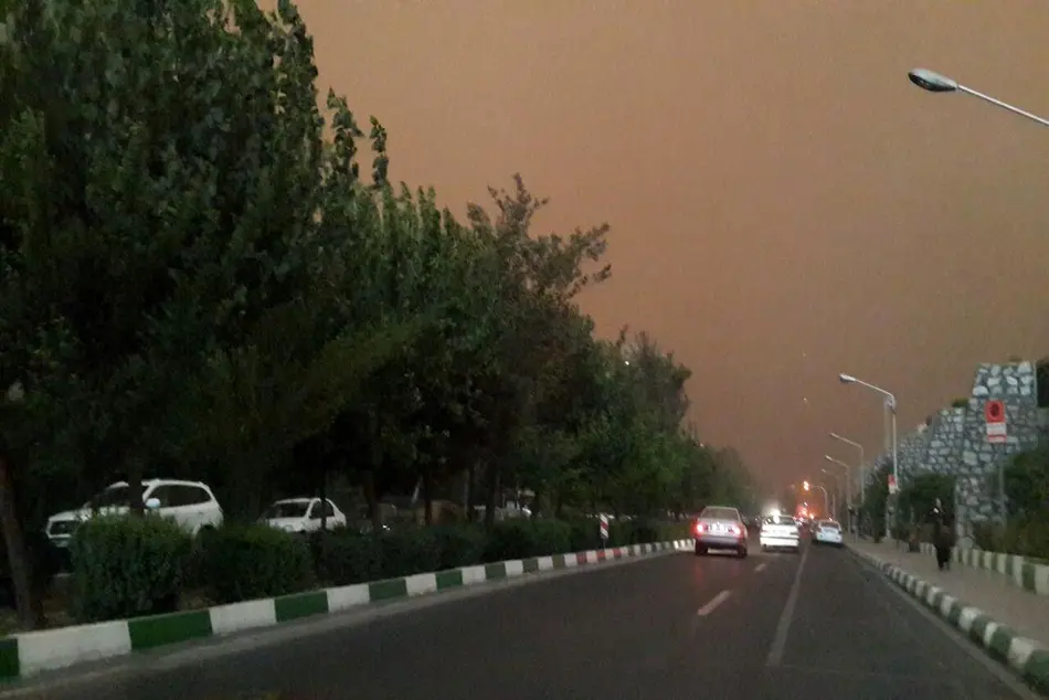 وزش باد شدید در تهران ادامه دارد