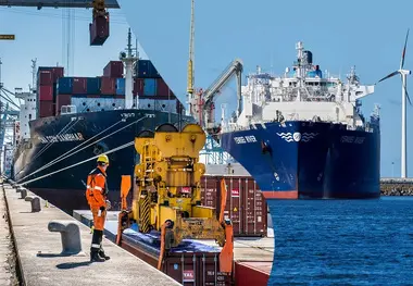  Europe's First Electric Tugboats Arrive in Antwerp
