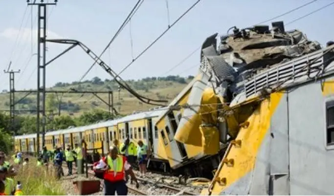 برخورد دو قطار مسافری در آفریقای جنوبی با 320 زخمی
