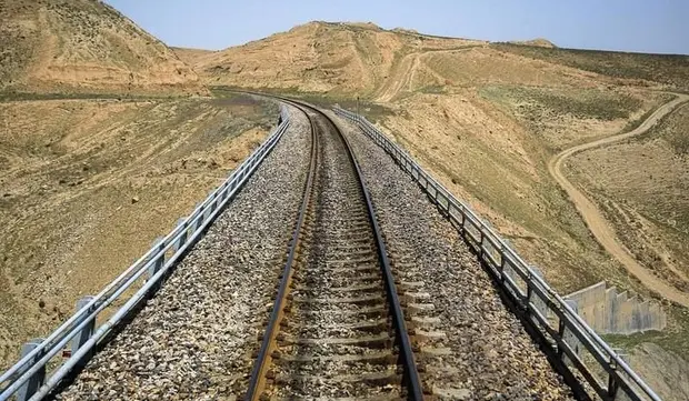 کارزار مردمی؛ توسعه معادن خور و بیابانک با اتصال به شبکه ریلی کشور