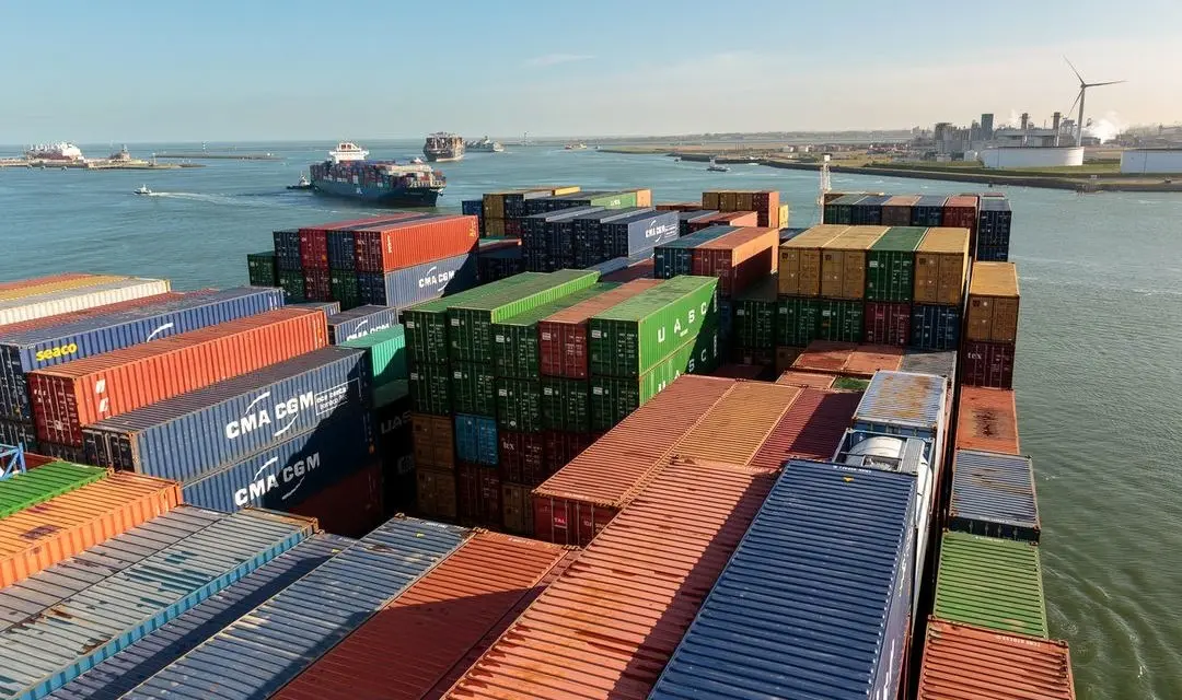 Port of Rotterdam tests monitoring system to ease container transport
