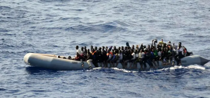 Italian towboat returns rescued migrants to Libya