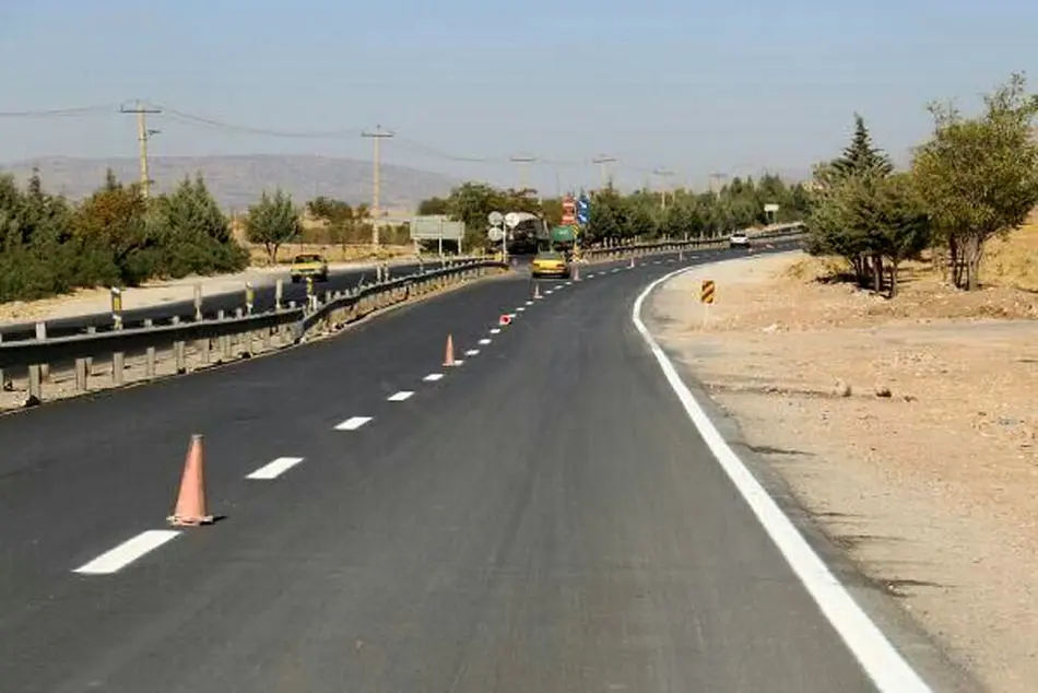 خط کشی ۱۵۳ کیلومتر از جاده های کاشان 