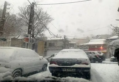 فیلم | برف بزرگراه یادگار امام را بست