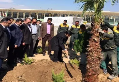 اجرای پروژه محوطه‎سازی فرودگاه مشهد بدون قطع حتی یک درخت 