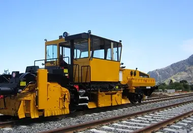  اصلاح وضعیت هندسی مسیر راه آهن لرستان در بلاک چمسنگر–کشور