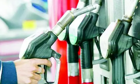 بنزین بر سر دوراهی افزایش قیمت یا سهمیه‌بندی