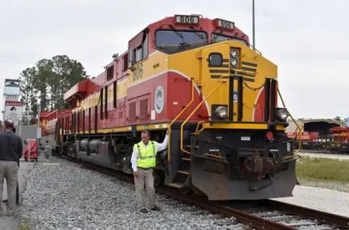 Florida East Coast Railway converts locomotive fleet to LNG 